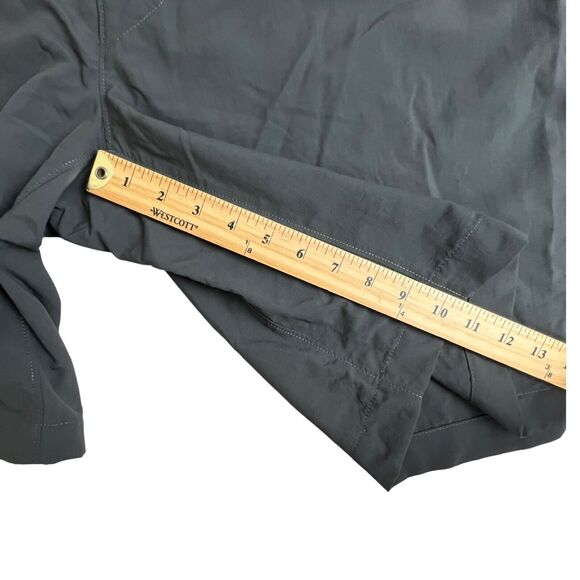The North Face Gray Nylon 10" Inseam Cargo Shorts 40 - Picture 4 of 9
